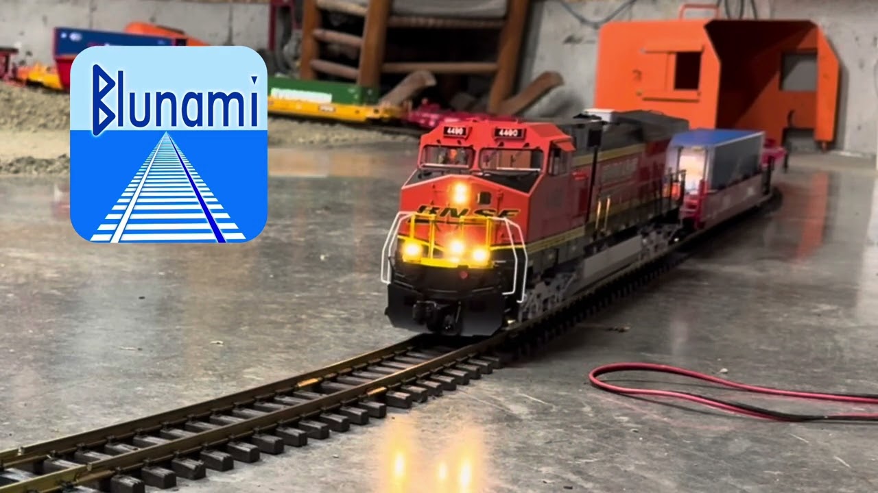 BluNami G/scale Dash-9 equipped with a blu-4408