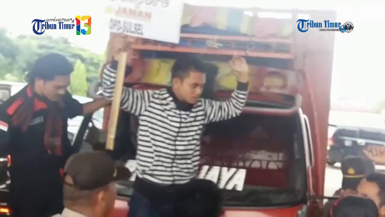Coba Sandera Truk, Demonstran dan Polisi Nyaris Bentrok
