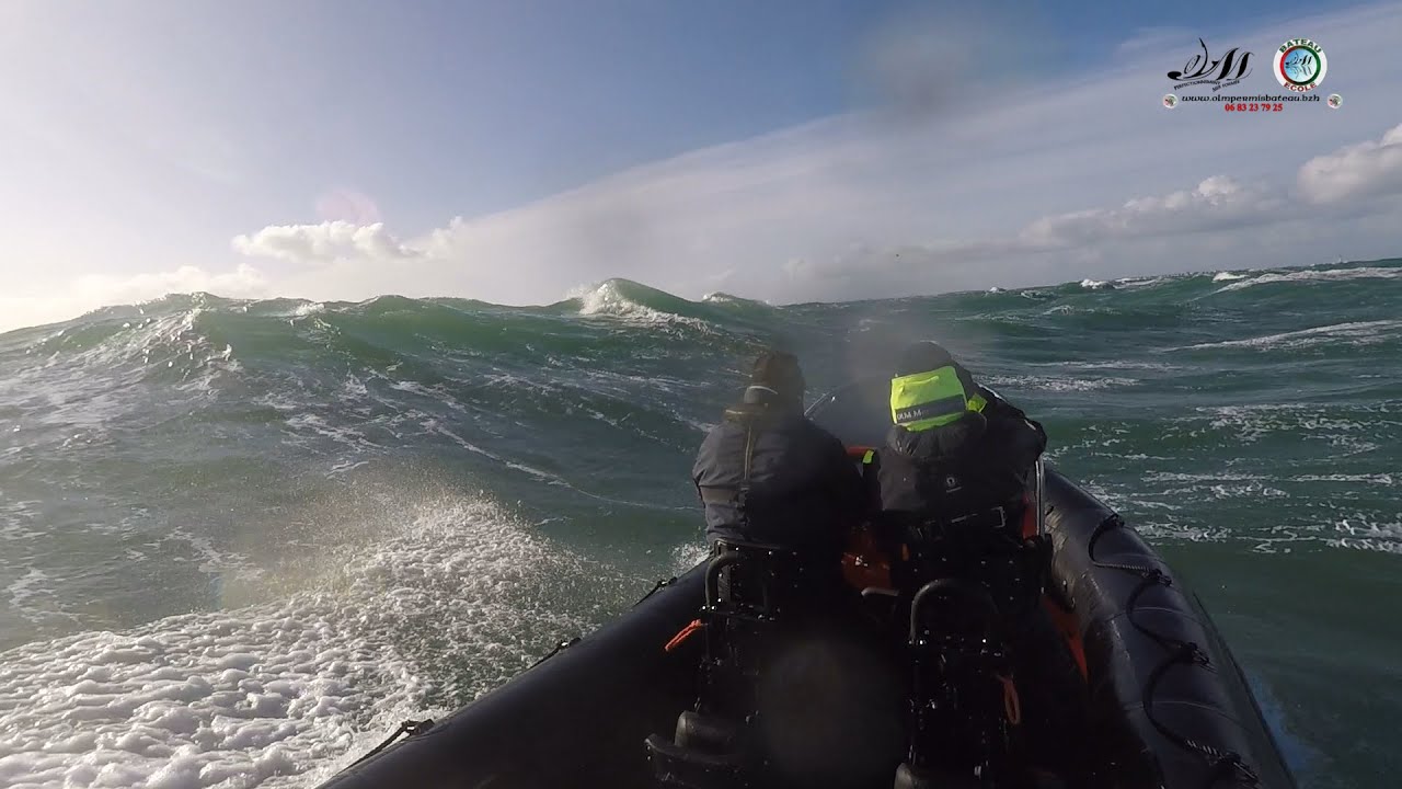 Ribcraft 640 dans les vagues de la tempête Herminia 2025 raz de Sein OLM Mer Formée