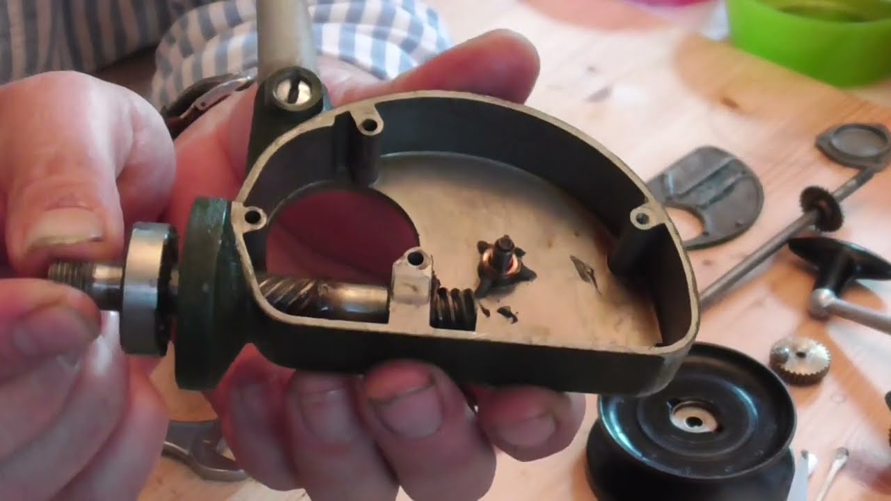 DAM Quick Super 270. Klassische und legendäre Stationärrolle, ca. 60 Jahre alt. Wartung und Pflege