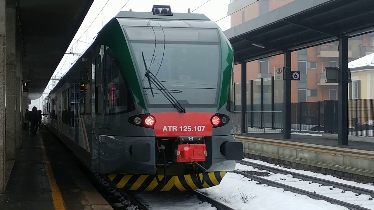 Treni in transito stazione di Pavia Aln668 Atr125 E444R 4 marzo 2018