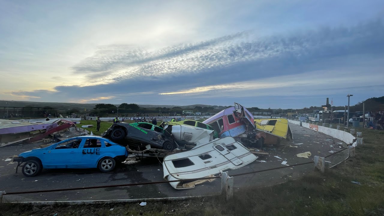 Caravan chaos United downs
