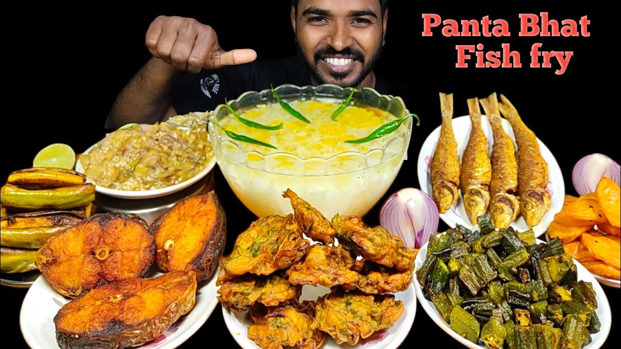 Eating Panta Bhat/Water Rice, Baingan Bharta, Fish Fry, Onion Pakora, Bhindi Bhaja & Patal Fry