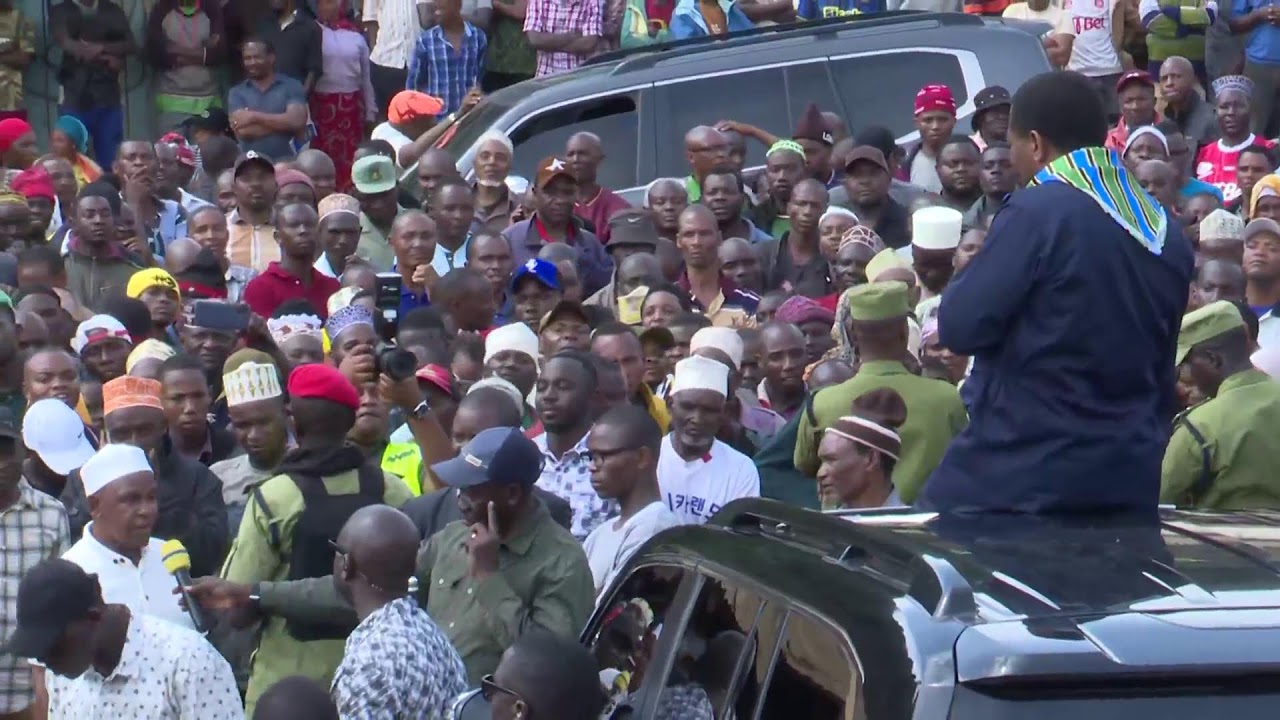 WAZIRI MKUU ANAZUNGUMZA NA WANANCHI SONI