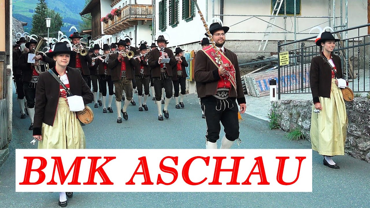 Einmarsch der BMK Aschau zum Platzkonzert
