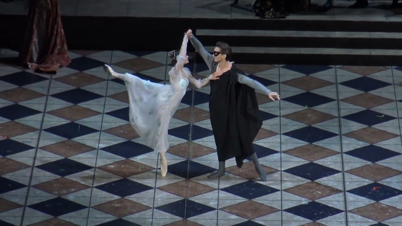 Eleonora Sevenard and Vladislav Lantratov in ballet Romeo and Juliet