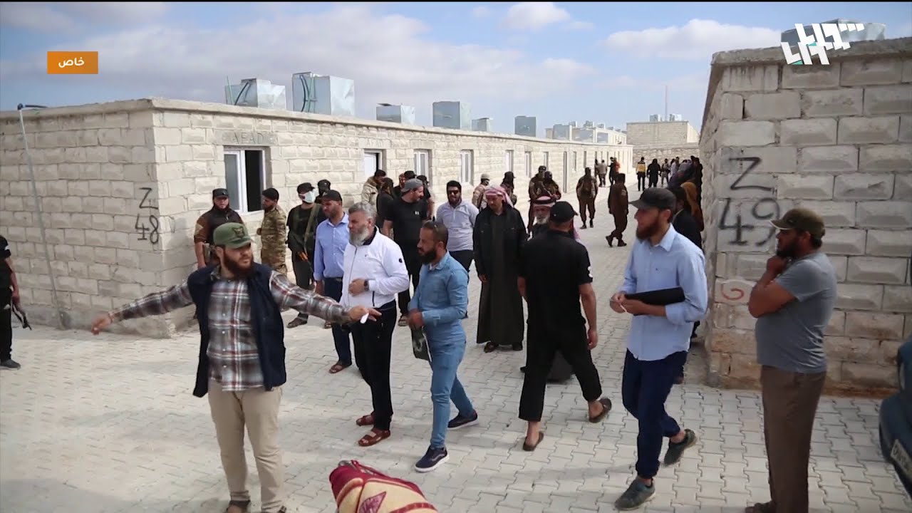 وصول قافلة المهجرين من بلدة أم باطنة إلى ريف إدلب