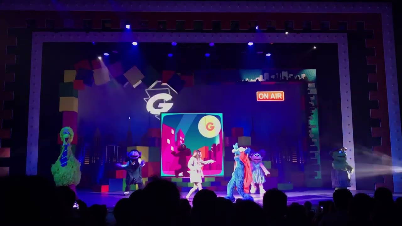 Universal Studios Singapore Elmo’s TV Time (Opening Day)