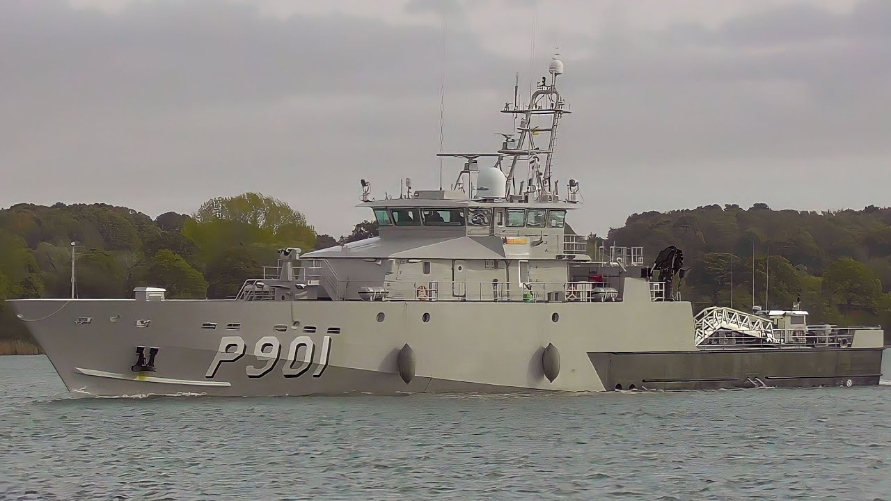 Belgian navy's P901 BNS CASTOR patrol vessel inbound to ipswich 10/11/21