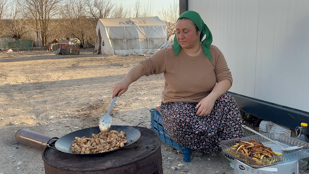 Akşam Serinliğinde Yemek Hazırlığı - Yeşillik Yerimizi Hazırladık Bakalım Beğenecek Misiniz