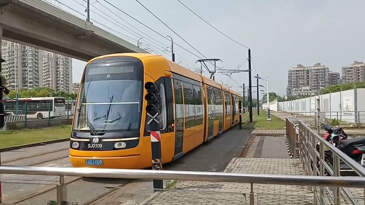 Songjiang Tram - Line 2 trams at Songjiang University Town