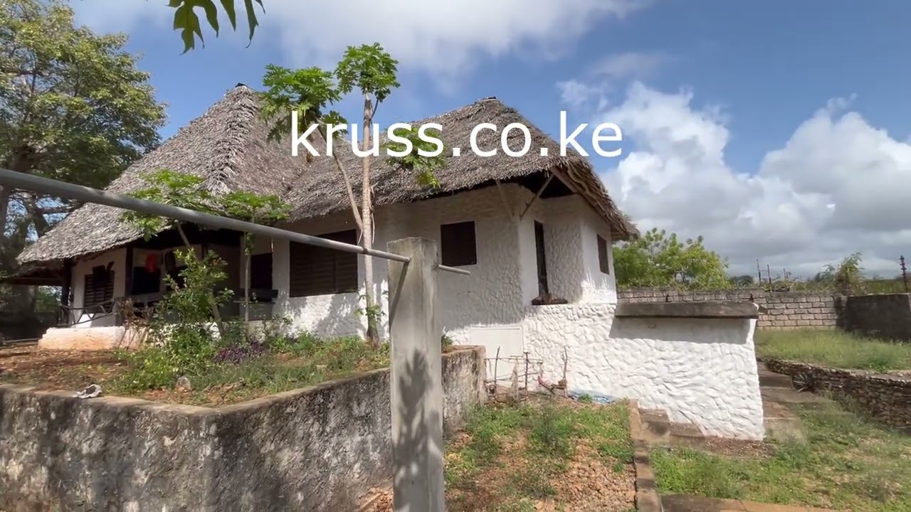 4 bedroom villa for sale in Kikambala Kenya, few steps to the sandy beach of Indian Ocean. Property