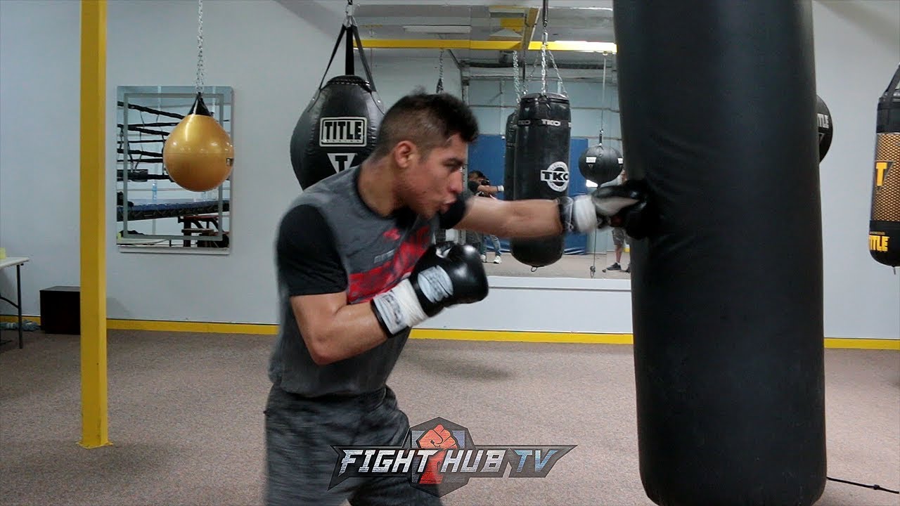 JESSIE VARGAS LOOKING SOLID FOR ADRIEN BRONER! LOOKS FAST & POWERFUL ON THE HEAVY BAG!
