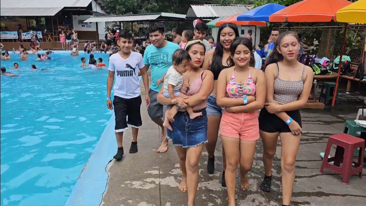 A disfrutar el Chapuzon en la Piscina se ha dicho😊 Así la pasamos todo el Grupo de alegre😱😁