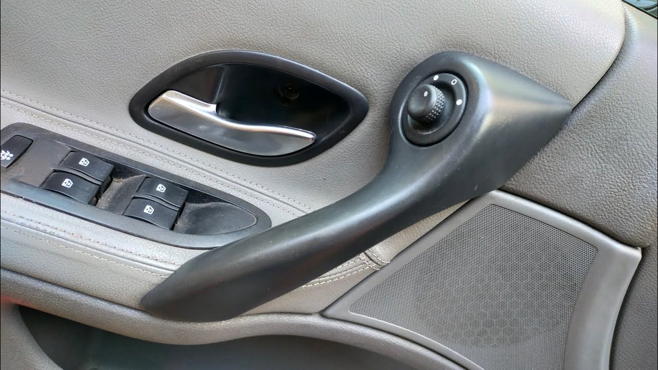 Wymiana uchwytu drzwi w Renault Laguna II