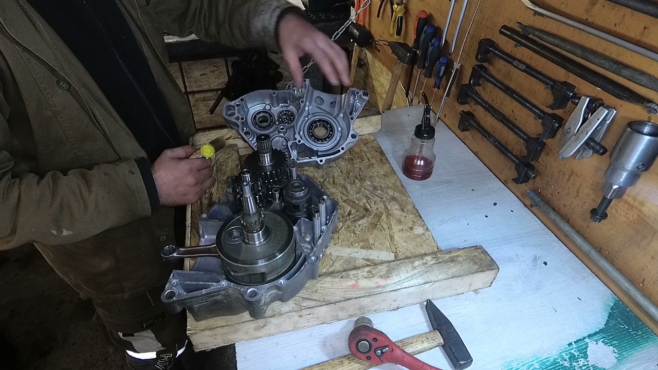 Kawasaki KX250 Сборка мотора.