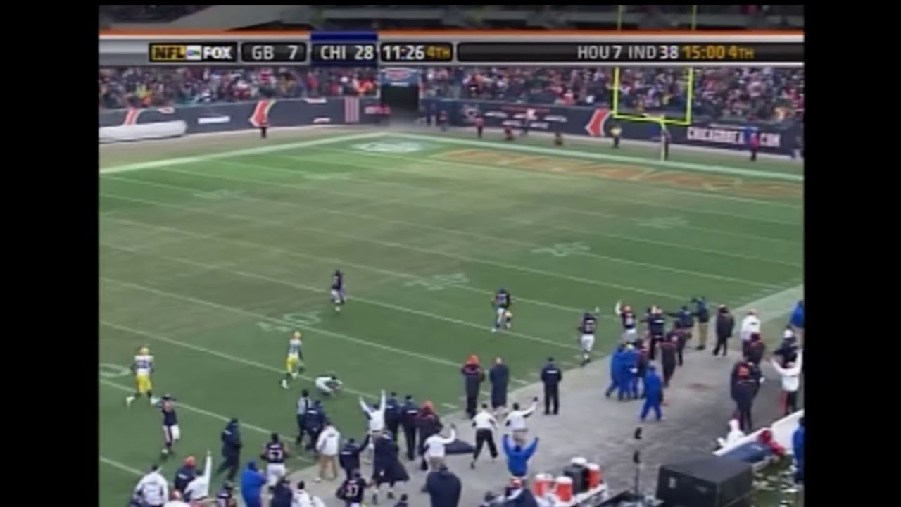 Brian Urlacher picks off Brett Farve for an 85 TD run