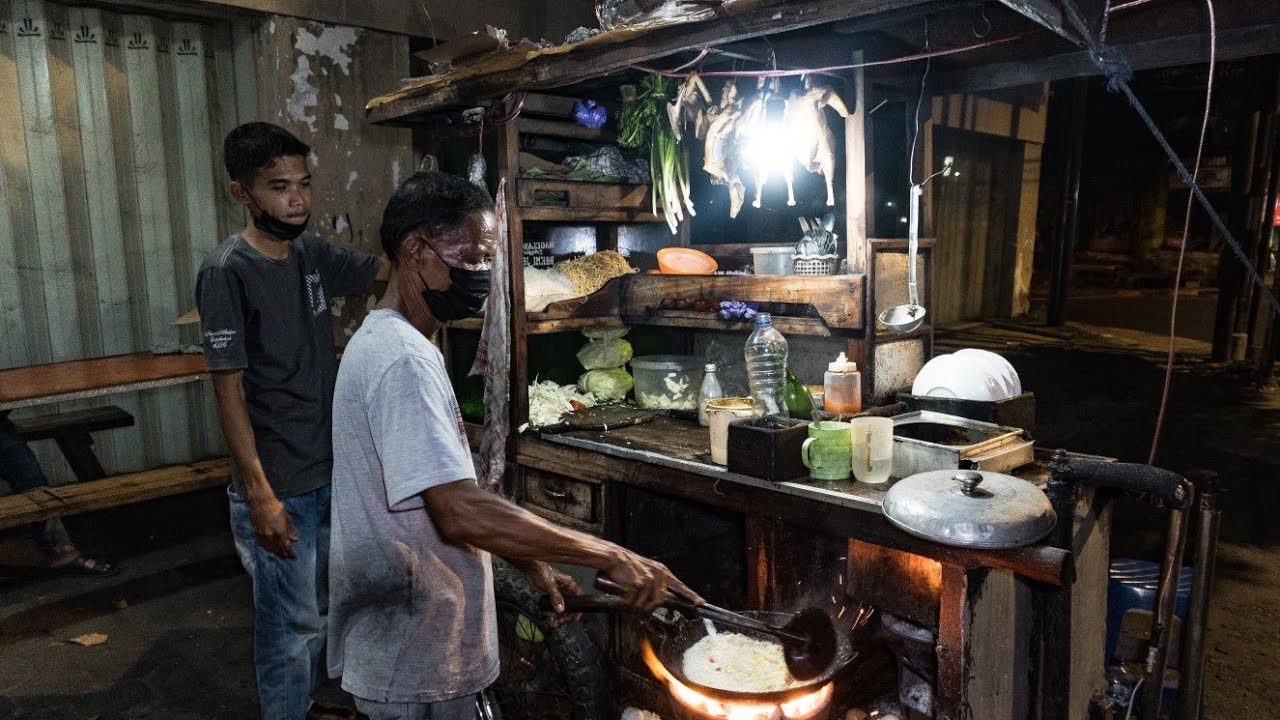BAPAK INI MERANTAU di YOGYAKARTA SUDAH PULUHAN TAHUN BERJUALAN BAKMI JAWA 6 AYAM DIGANTUNG JADI RAME