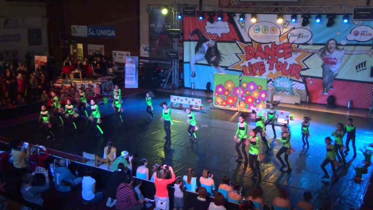 v zahradě_dětská kategorie_disco show