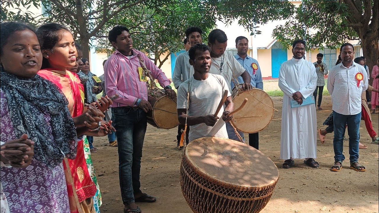 Fr. Anjelus Ekka //को स्वागत किए खूंटी के पीडुल आर सी चर्च में//