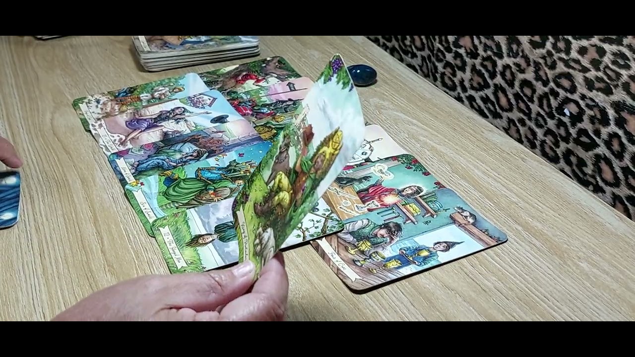 ¿Qué piensa de ti? Tarot interactivo 