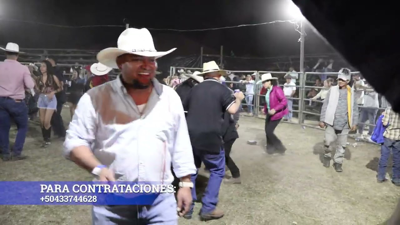 Estilo Diferente - Botas Y Sombreros 