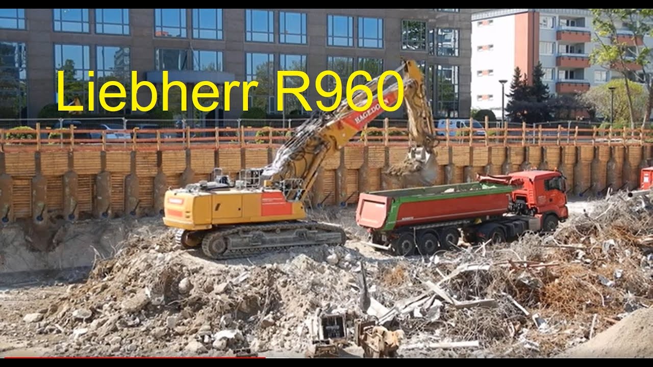 Excavator Liebherr R960 - short boom - demolition site (4k)