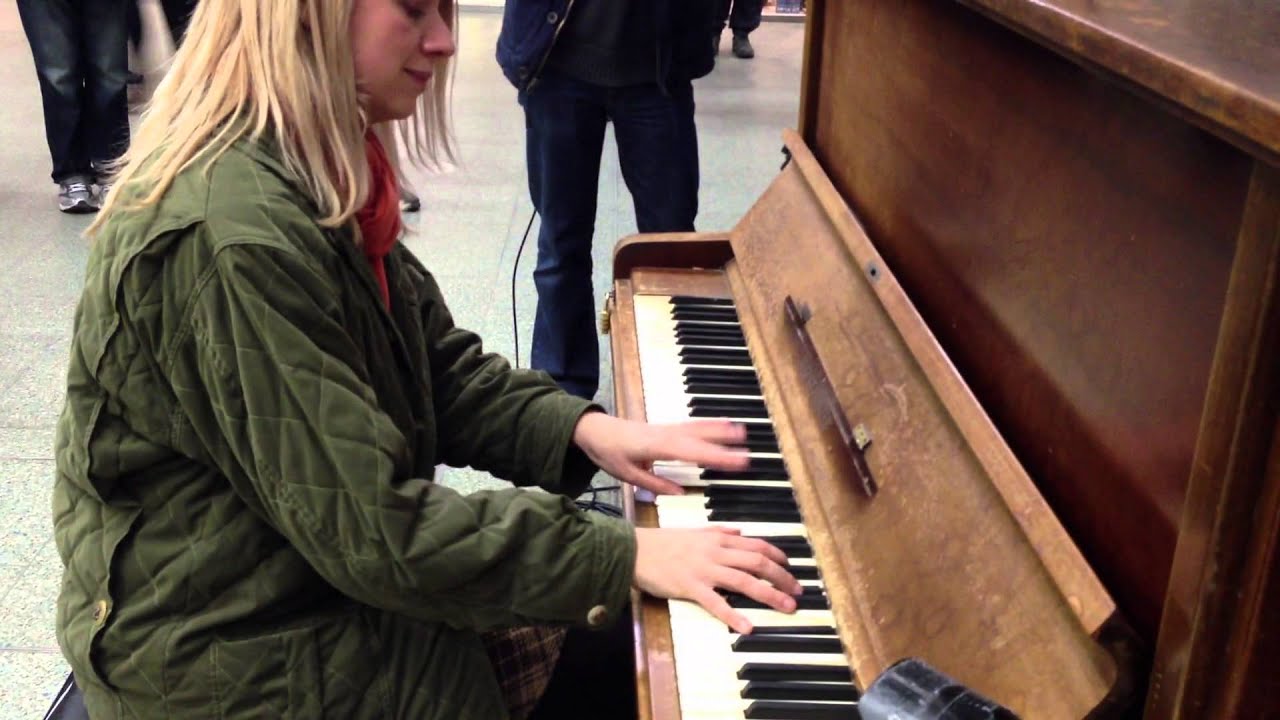 Liszt Hungarian Rhapsody #12, played by Valentina Lisitsa on an amazing piano in St Pancras