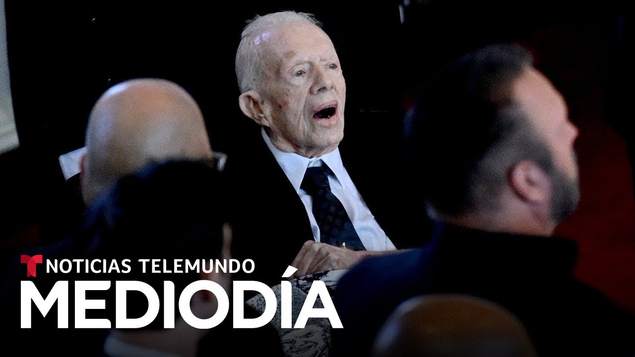 En silla de ruedas y con manta: Jimmy Carter en funeral de su esposa Rosalynn | Noticias Telemundo