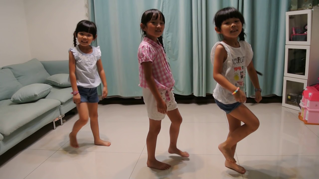 左左右右和好朋友一起自學舞蹈:T F boys