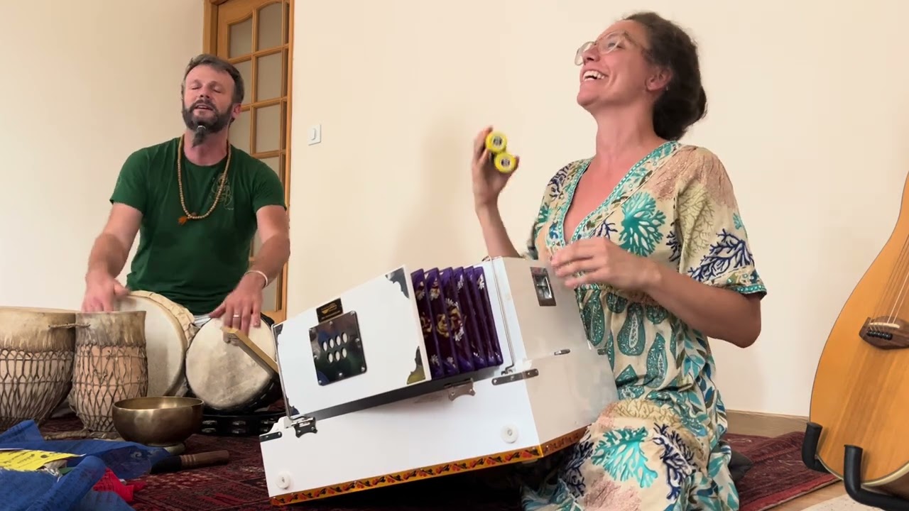 Om Ganesha Om Kara - Kirtan Le Petit Mas Angéline & Cédric