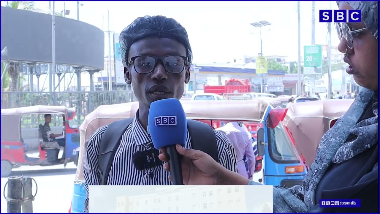 Dhallinyarada ku shaqaysata lambarrada EVC Plus ee lagu dhajiyo mootoyinka ayaa noogu warbixiyey
