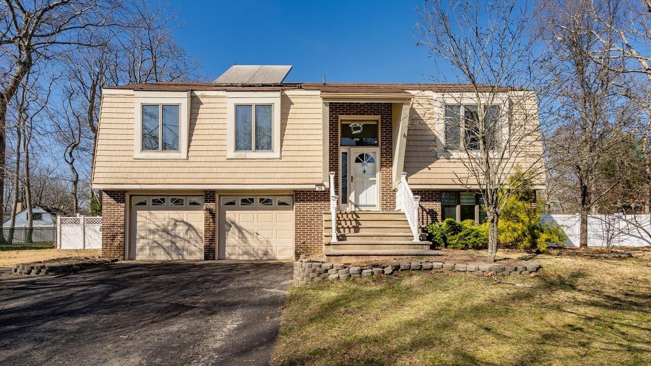19 Liverpool Ct, Jackson Township, NJ