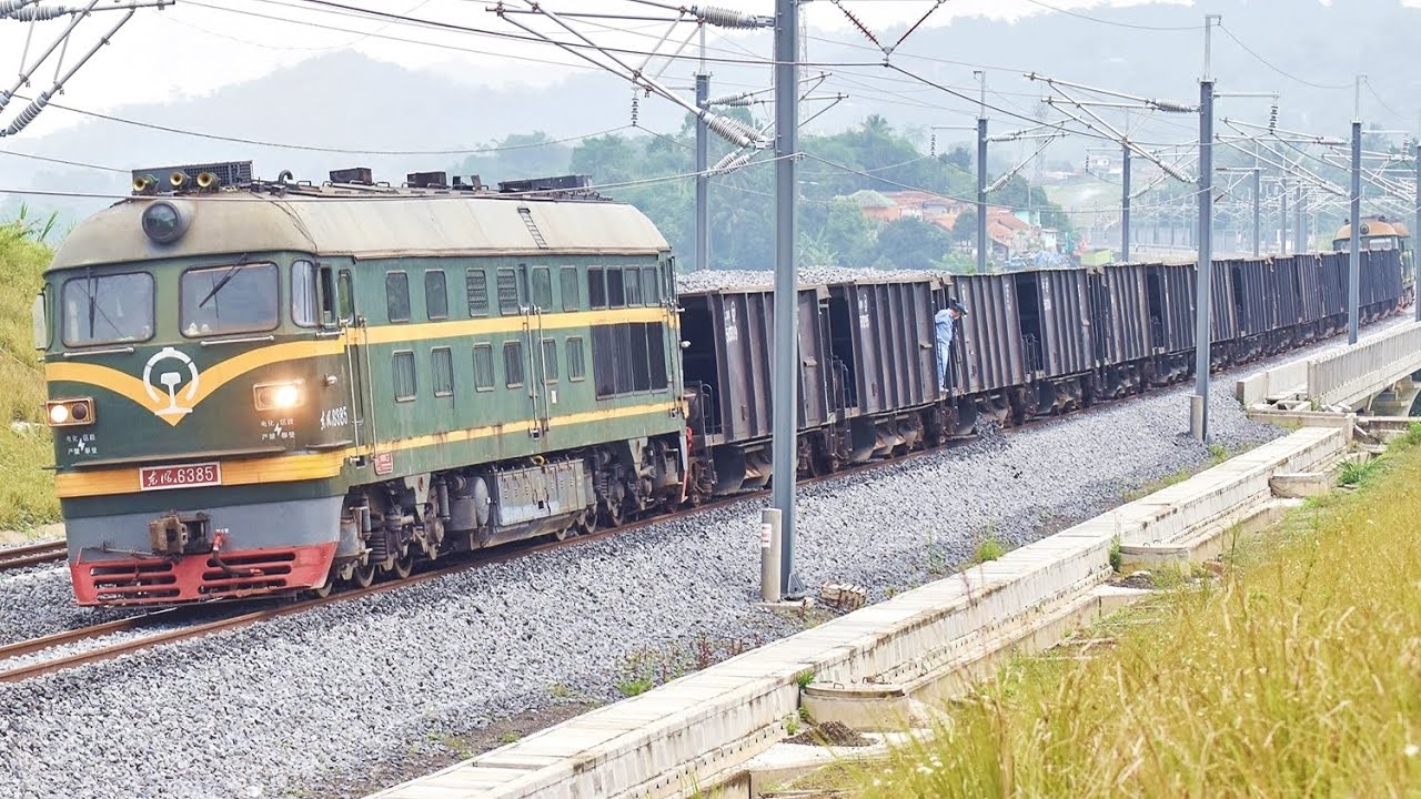 High-Speed Railway Construction - Top Ballast Laying 