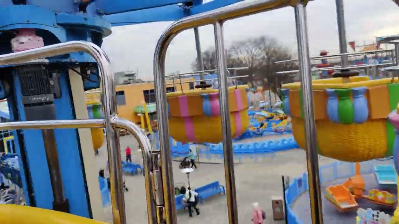 Flying Cookie Jars (formerly Big Bird's Balloon Race) at Sesame Place