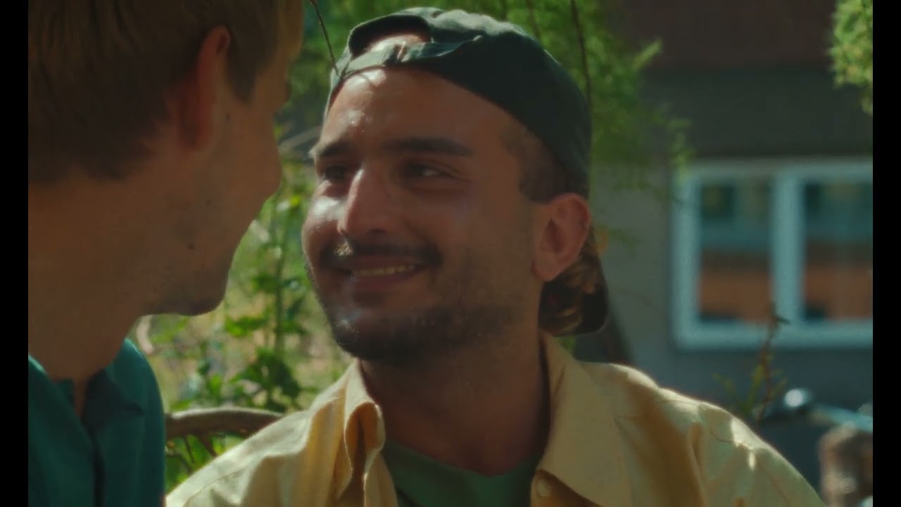 DEL 2 - &rdquo;M&aring; jeg godt kysse dig?&rdquo;