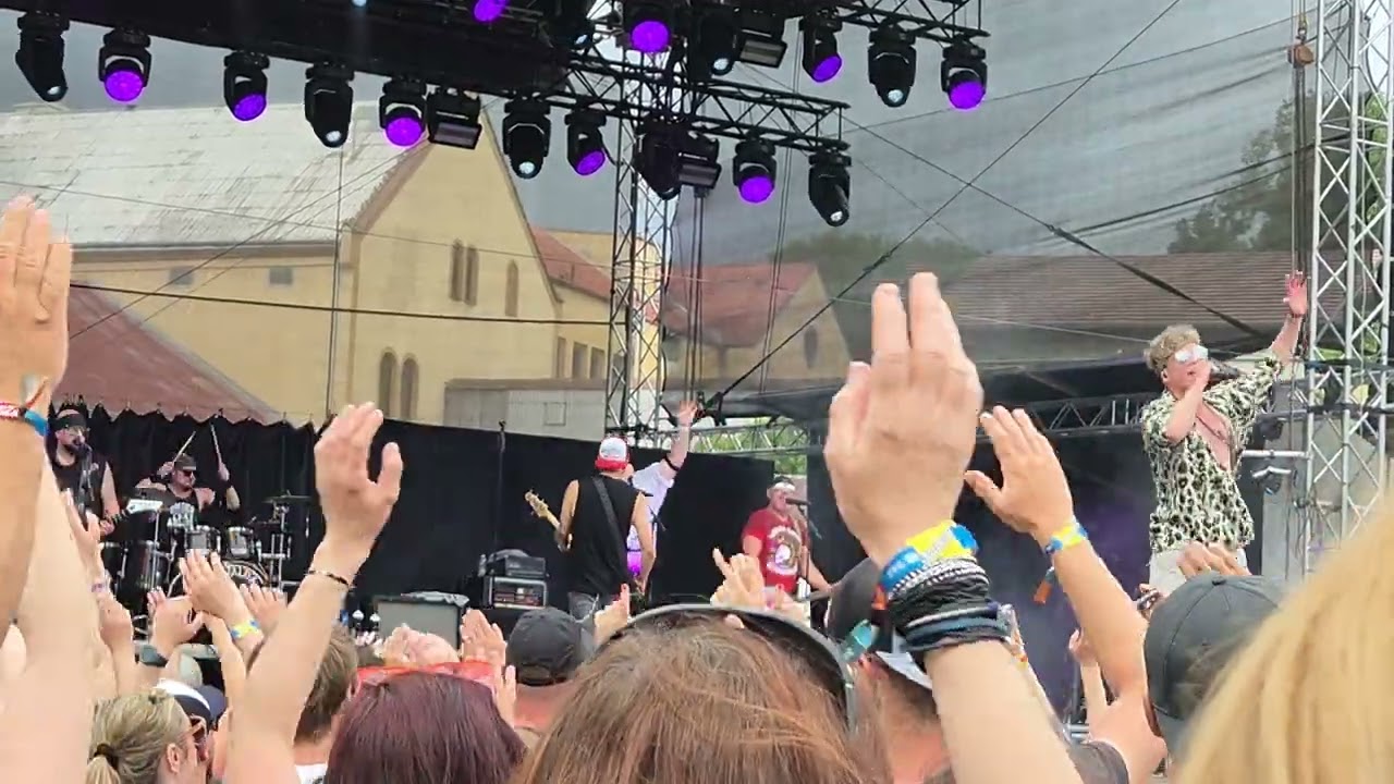 Slávnosti Břeclav  2025 - Walda gang   Klokan Dealer Gangnam Style    20250607 145035