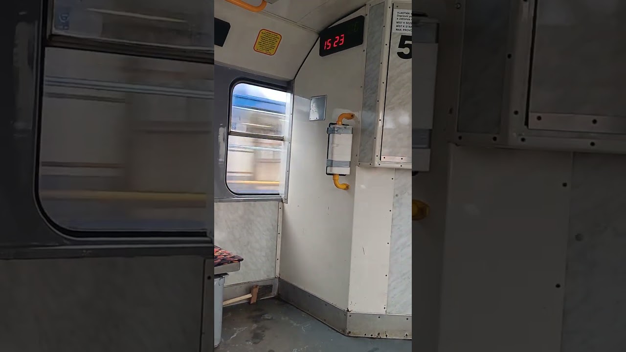Tramvaj DPMLJ Tatra T3R.SLF ev. č. 55 a Tatra T3M.04 ev. č. 53 Linka 3 Hor. Hanychov - Dol. Hanychov