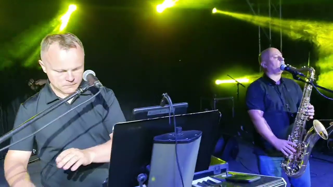 Zespół IMPRESS na festynie w Staniowicach grają  muzykę dla każdego w różnym wieku
