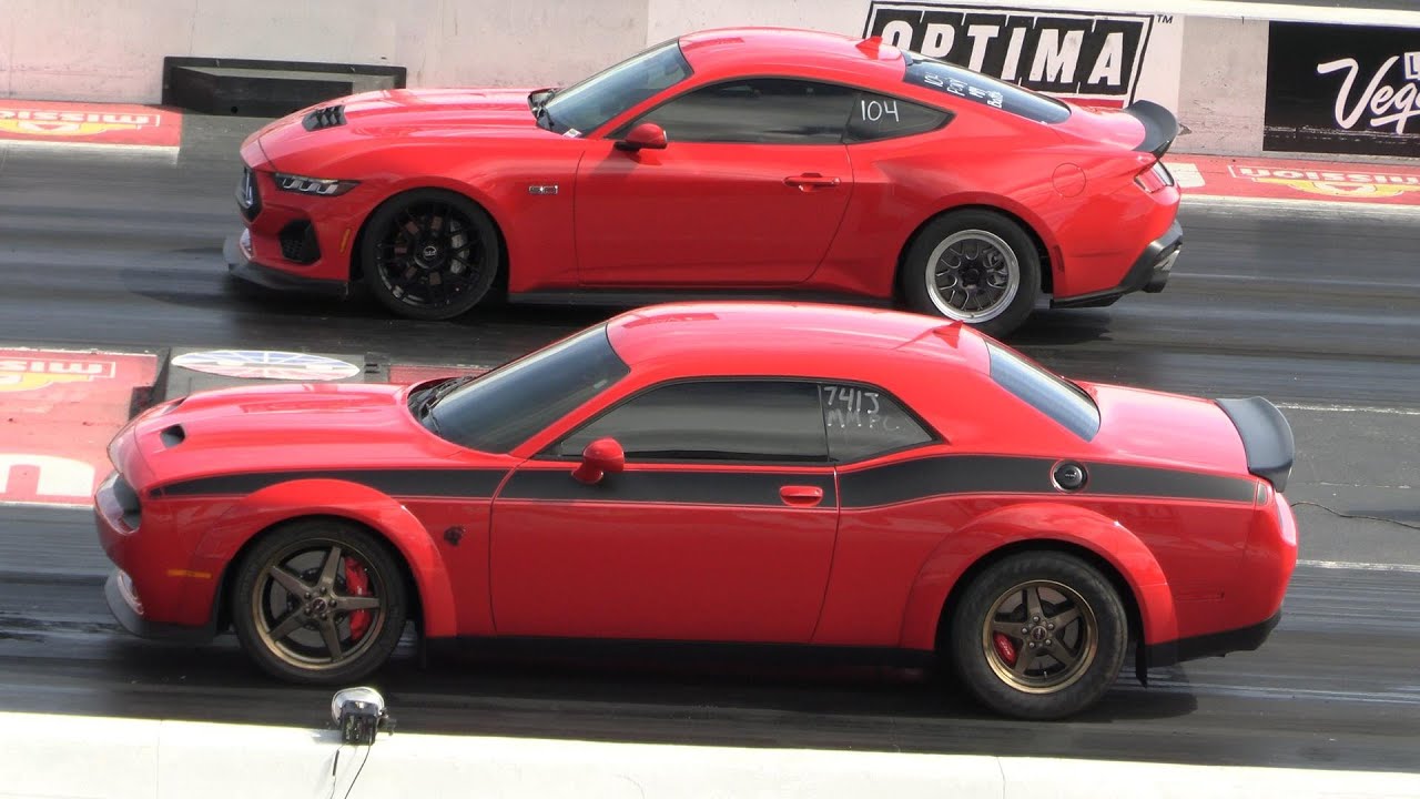 Новый Mustang GT 2025 года против Hellcat