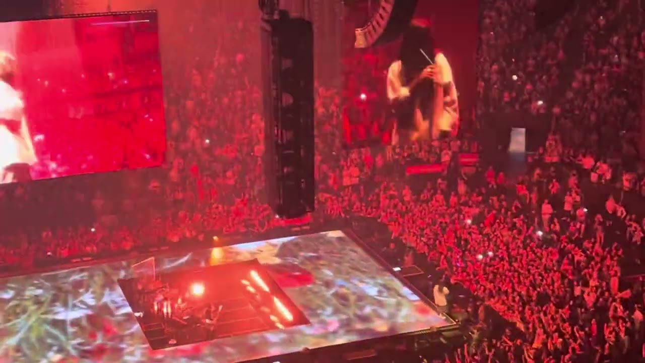 Billie Eilish - BIRDS OF A FEATHER Live in Toronto Oct 1/24