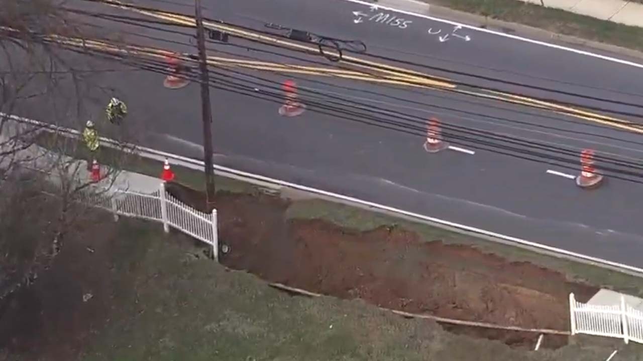 TRAFFIC ALERT: Gas Leak & Sinkhole | FOX 5 DC