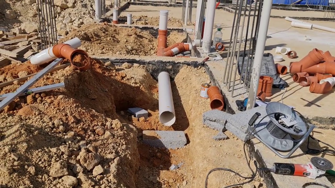مشاكل في تمديد المجاري بعد الدفان والدك