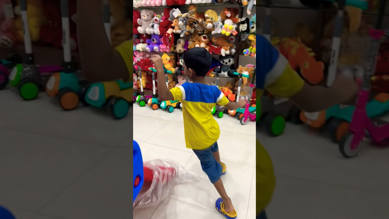 Finding the right TOY🤩 || #rubikscube #toys #toyshop #funfactory