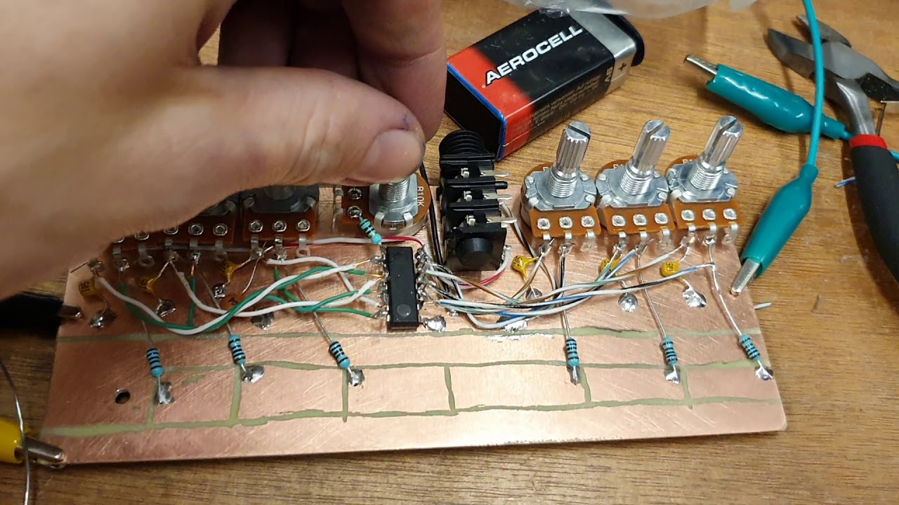Analog polyphonic diy synth with just a few components