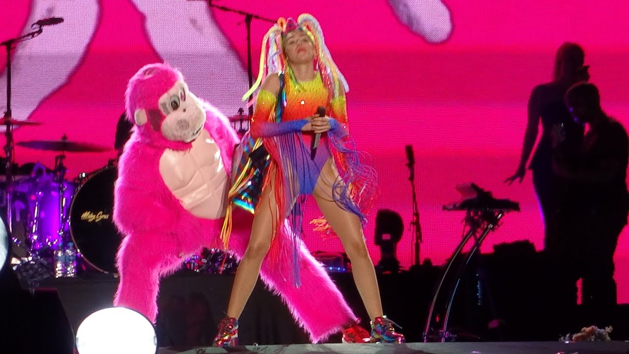 Miley Cyrus - On My Own - Bangerz Tour - São Paulo, Brazil