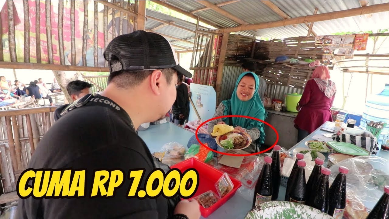 MAKAN LANGSUNG IKAN SUNGAI DI BELAKANG WARUNG!!!