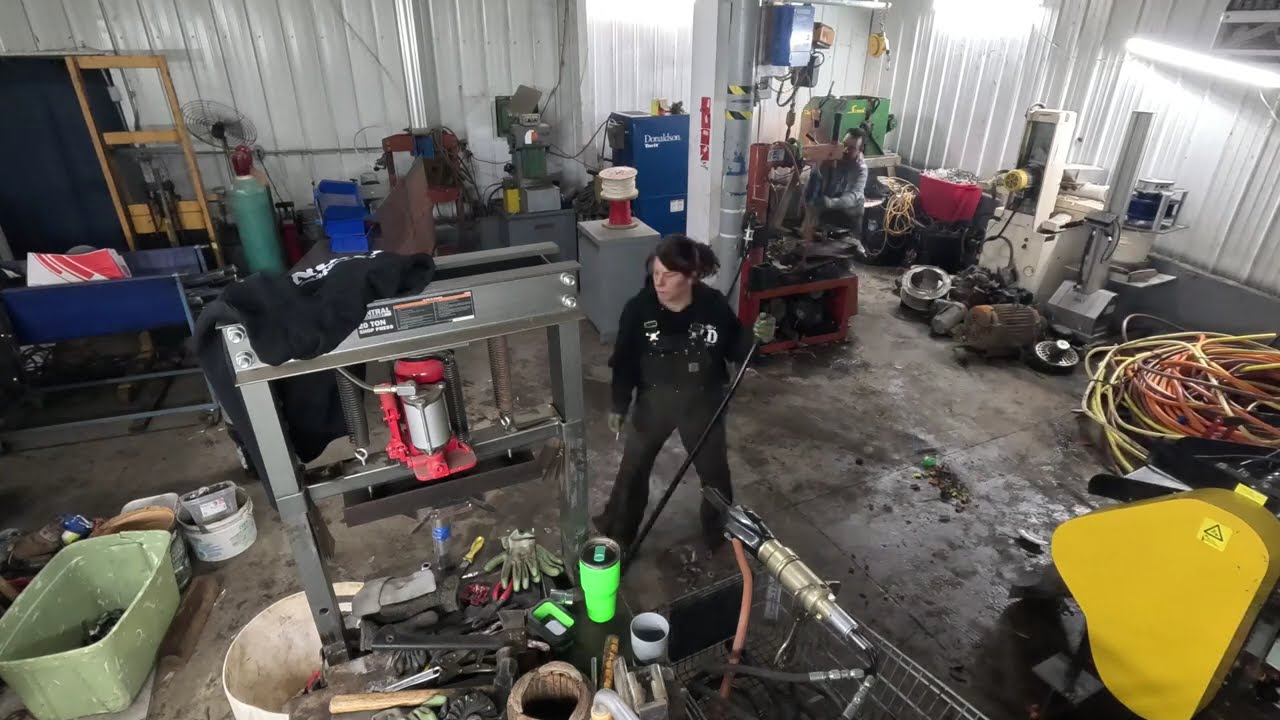 Перестановка товаров в магазине.