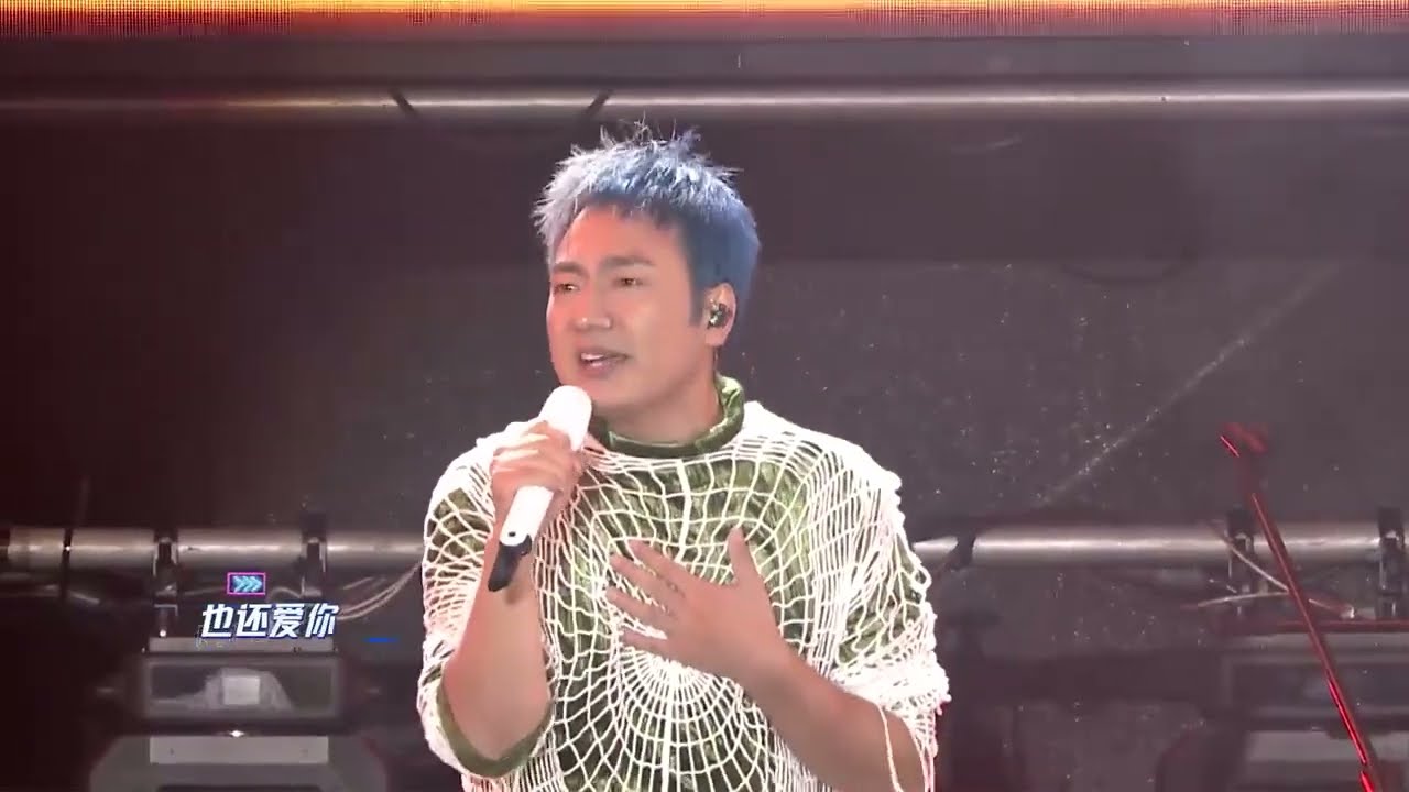Hải Lai A Mộc biểu diễn '' Thiên Sơn vạn thủy của em ''  - Hải Lai A mộc live tại Ga Hải Ninh 2025