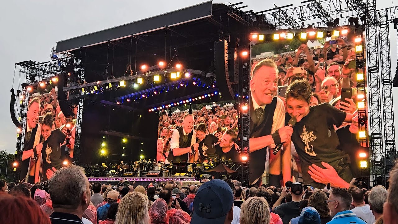 Bruce Springsteen - Waiting on a Sunny Day - 2024 LIVE Goffertpark Arnhem (4K)